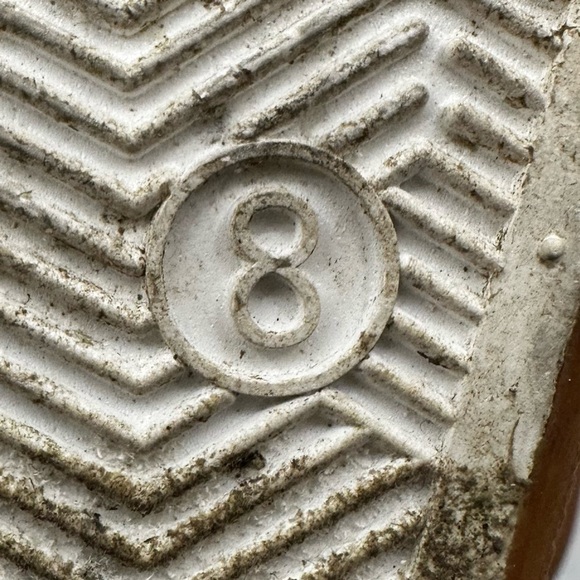 BLUEY Cartoon sneakers Bluey on 1 shoe and Bingo on the other runs large (9) - Picture 8 of 9